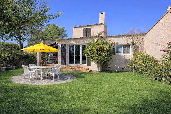 Allauch (13190) ALLAUCH - MAISON LUMINEUSE AVEC JARDIN - SECTEUR RESIDENTIEL - TERRAIN PISCINABLE