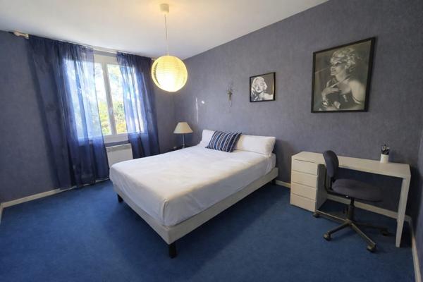 Allauch (13190) ALLAUCH - MAISON LUMINEUSE AVEC JARDIN - SECTEUR RESIDENTIEL - TERRAIN PISCINABLE