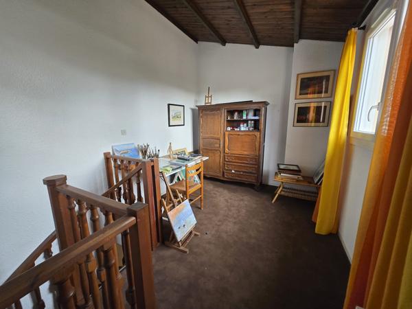 Allauch (13190) ALLAUCH - MAISON LUMINEUSE AVEC JARDIN - SECTEUR RESIDENTIEL - TERRAIN PISCINABLE