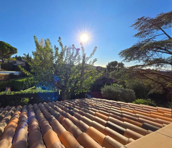 Allauch (13190) ALLAUCH - MAISON LUMINEUSE AVEC JARDIN - SECTEUR RESIDENTIEL - TERRAIN PISCINABLE