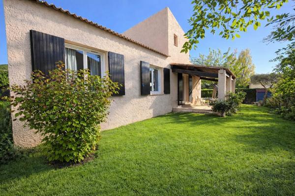 Allauch (13190) ALLAUCH - MAISON LUMINEUSE AVEC JARDIN - SECTEUR RESIDENTIEL - TERRAIN PISCINABLE