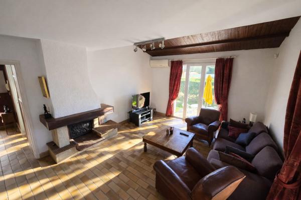 Allauch (13190) ALLAUCH - MAISON LUMINEUSE AVEC JARDIN - SECTEUR RESIDENTIEL - TERRAIN PISCINABLE