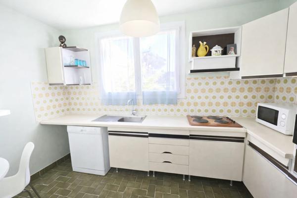 Allauch (13190) ALLAUCH - MAISON LUMINEUSE AVEC JARDIN - SECTEUR RESIDENTIEL - TERRAIN PISCINABLE