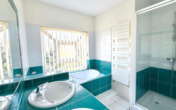 Maison à vendre    6 pièces •  Saint-Médard-en-Jalles