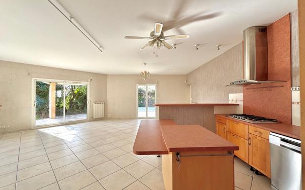 Maison à vendre    6 pièces •  Saint-Médard-en-Jalles