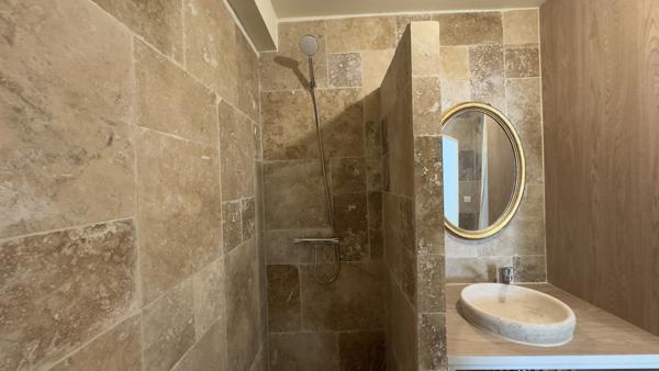 T2 rénové – 34,34 m² Carrez – Accès indépendant – Cœur de Grans