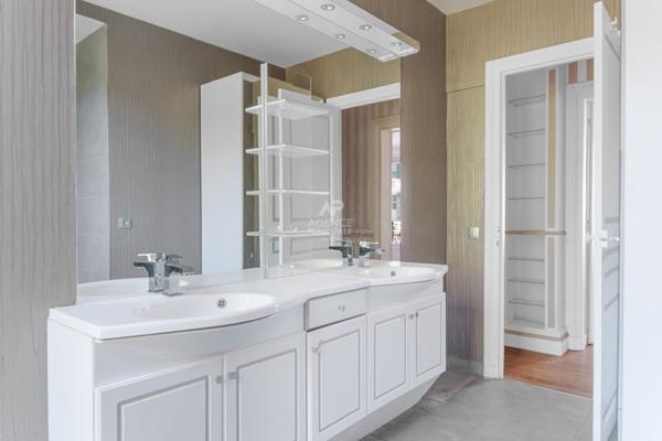 Appartement Saint Germain En Laye 5 pièces 125.40 m2 1 050 000 € **  - Référence  18329