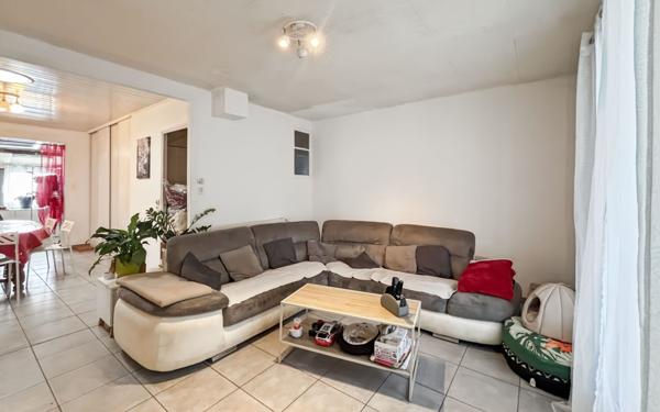 Maison à vendre    5 pièces •  Finhan