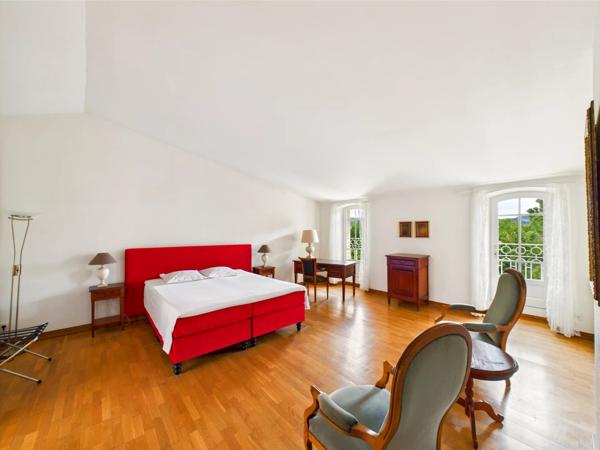 Homps - Une impressionnante propriété de style maison de maître au cœur d'un village prisé