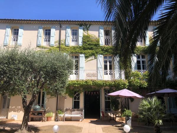 Homps - Une impressionnante propriété de style maison de maître au cœur d'un village prisé