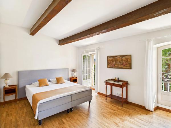 Homps - Une impressionnante propriété de style maison de maître au cœur d'un village prisé