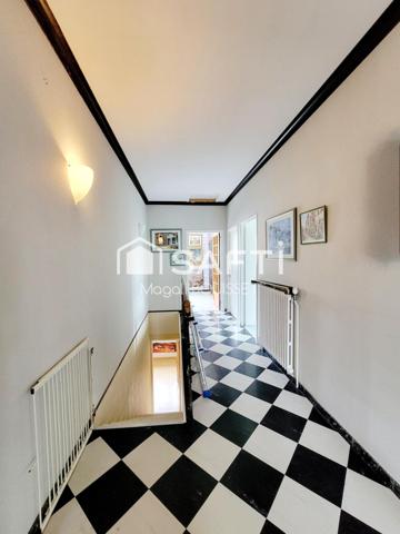 Maison traditionnelle T5 de 160m², trois chambres, dressing, véranda, terrasse avec vue, garage et atelier, jardin idéale pour une grande famille.