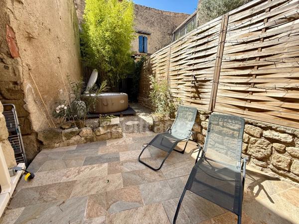 Maison de ville de 81 m² avec jardin privatif de 50 m2 et cave voûtée à vendre PERTUIS (84)