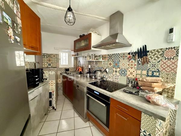 Maison de ville de 81 m² avec jardin privatif de 50 m2 et cave voûtée à vendre PERTUIS (84)