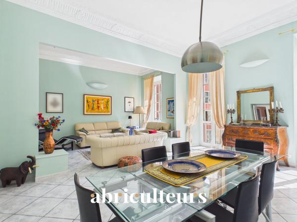 Superbe appartement traversant rénové en vente À 30 mètres du Port de Nice (06300)
