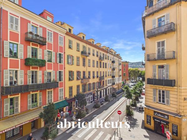 Superbe appartement traversant rénové en vente À 30 mètres du Port de Nice (06300)