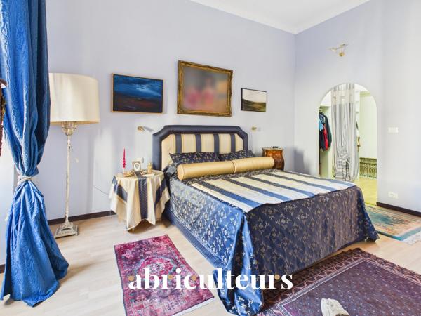 Superbe appartement traversant rénové en vente À 30 mètres du Port de Nice (06300)