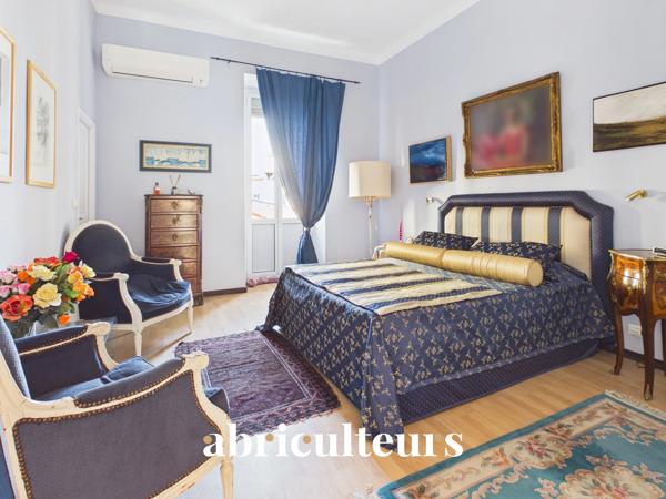 Superbe appartement traversant rénové en vente À 30 mètres du Port de Nice (06300)
