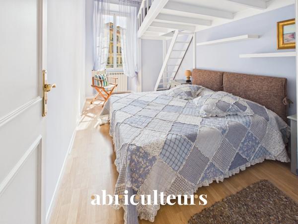 Superbe appartement traversant rénové en vente À 30 mètres du Port de Nice (06300)