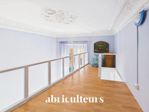 Superbe appartement traversant rénové en vente À 30 mètres du Port de Nice (06300)