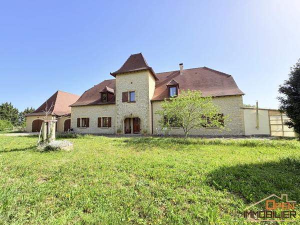 Maison Périgourdine 320m² – Terrain 6 hectares