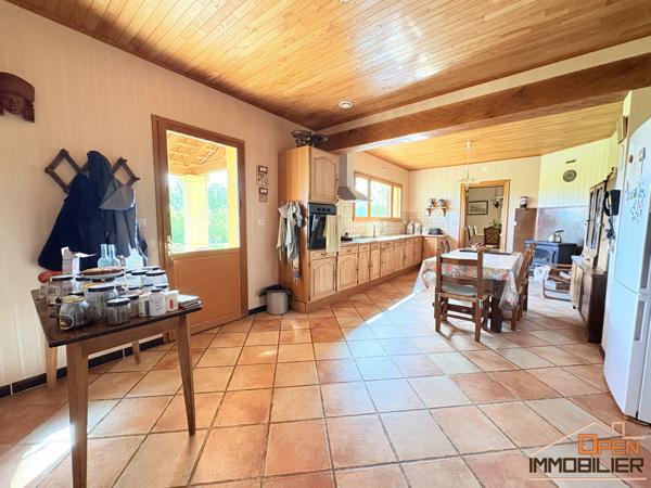 Maison Périgourdine 320m² – Terrain 6 hectares