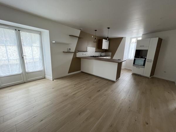 Maison à louer 820 € CC Nersac 4 p 99 m² DPE C