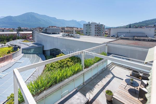 Rare T5 en attique avec vue dégagée, garage possible, hypercentre ANNECY (74)