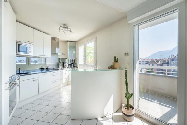 Rare T5 en attique avec vue dégagée, garage possible, hypercentre ANNECY (74)