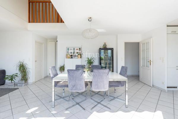 Rare T5 en attique avec vue dégagée, garage possible, hypercentre ANNECY (74)