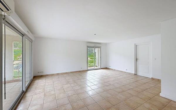 Appartement à vendre    1 pièce • 63,32 m2 Ajaccio