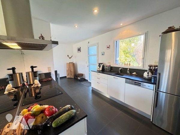 A vendre Maison MOELAN SUR MER (29)
Située au calme de la campagne, à proximité du littoral, M...