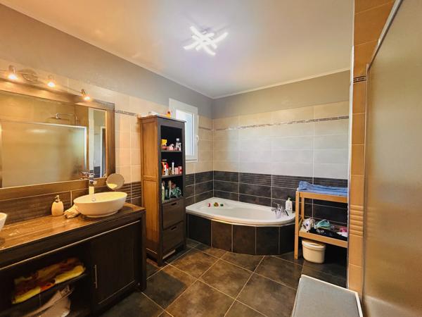 Maison écologique de 3 chambres avec piscine et espace invités entre Cahors et Gourdon