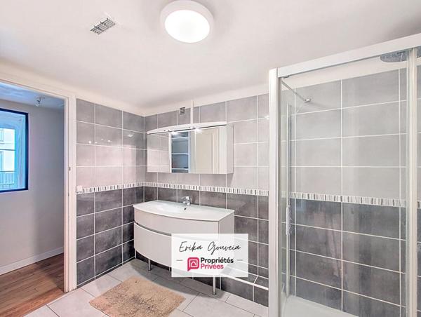 PERRET 5 PIECES RÉNOVÉ 100m² - VUE HÔTEL DE VILLE - DOUBLE BALCON - STATIONNEMENT