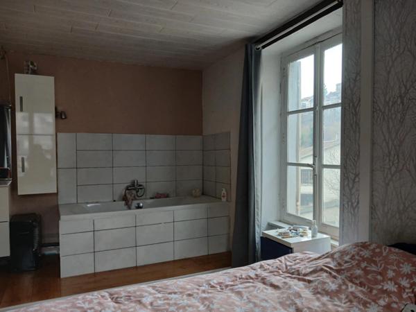 🏡 Maison et appartement à Thiers – Ensemble avec garage et caves – Creux de l’Enfer