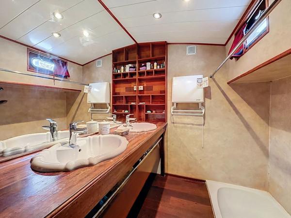 Péniche habitation + studio / 170 m² avec vue exceptionnelle