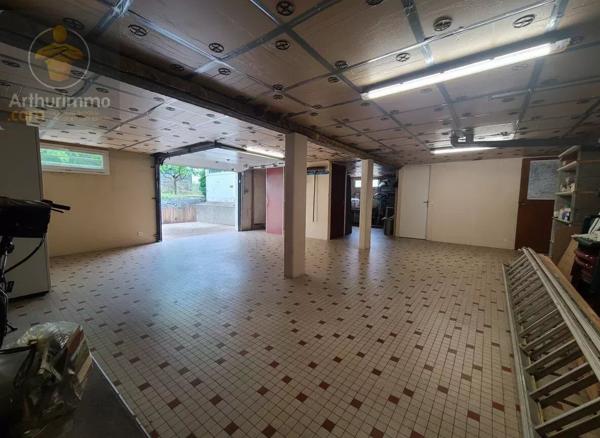 Vente                                                      Maison
                        
                     6 pièces                      131 m2                     à Machecoul-Saint-Même