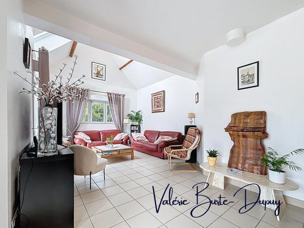 ST DENIS EN VAL, à 15 min d'Orléans, Maison de 2003 à vendre 190m2 5 chambres avec jardin arboré de 1800m2, garage attenant, dépendances