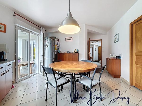 ST DENIS EN VAL, à 15 min d'Orléans, Maison de 2003 à vendre 190m2 5 chambres avec jardin arboré de 1800m2, garage attenant, dépendances