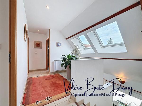 ST DENIS EN VAL, à 15 min d'Orléans, Maison de 2003 à vendre 190m2 5 chambres avec jardin arboré de 1800m2, garage attenant, dépendances