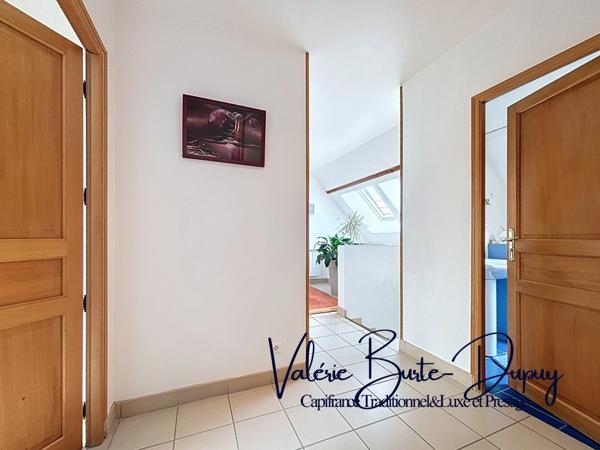 ST DENIS EN VAL, à 15 min d'Orléans, Maison de 2003 à vendre 190m2 5 chambres avec jardin arboré de 1800m2, garage attenant, dépendances