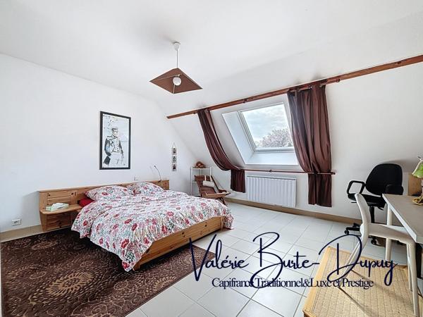 ST DENIS EN VAL, à 15 min d'Orléans, Maison de 2003 à vendre 190m2 5 chambres avec jardin arboré de 1800m2, garage attenant, dépendances