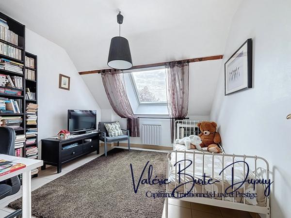 ST DENIS EN VAL, à 15 min d'Orléans, Maison de 2003 à vendre 190m2 5 chambres avec jardin arboré de 1800m2, garage attenant, dépendances