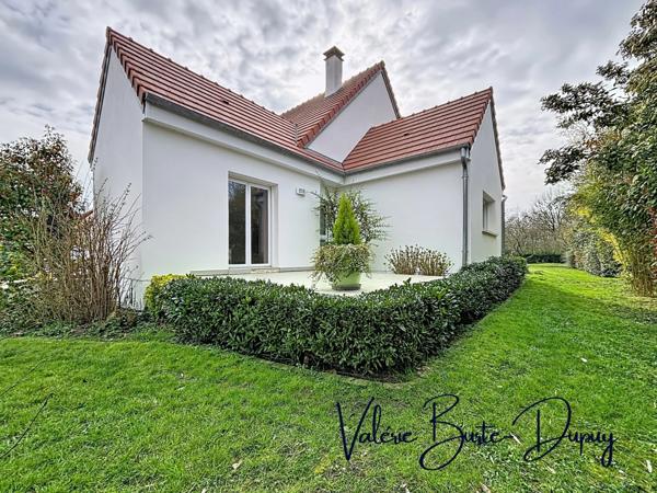 ST DENIS EN VAL, à 15 min d'Orléans, Maison de 2003 à vendre 190m2 5 chambres avec jardin arboré de 1800m2, garage attenant, dépendances