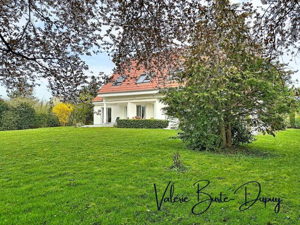 ST DENIS EN VAL, à 15 min d'Orléans, Maison de 2003 à vendre 190m2 5 chambres avec jardin arboré de 1800m2, garage attenant, dépendances