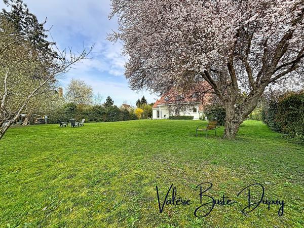 ST DENIS EN VAL, à 15 min d'Orléans, Maison de 2003 à vendre 190m2 5 chambres avec jardin arboré de 1800m2, garage attenant, dépendances