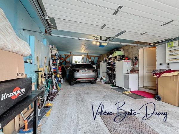 ST DENIS EN VAL, à 15 min d'Orléans, Maison de 2003 à vendre 190m2 5 chambres avec jardin arboré de 1800m2, garage attenant, dépendances