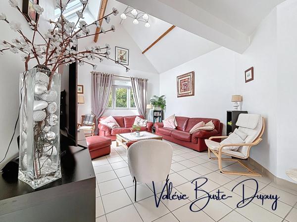 ST DENIS EN VAL, à 15 min d'Orléans, Maison de 2003 à vendre 190m2 5 chambres avec jardin arboré de 1800m2, garage attenant, dépendances