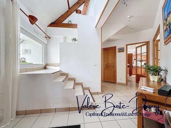 ST DENIS EN VAL, à 15 min d'Orléans, Maison de 2003 à vendre 190m2 5 chambres avec jardin arboré de 1800m2, garage attenant, dépendances