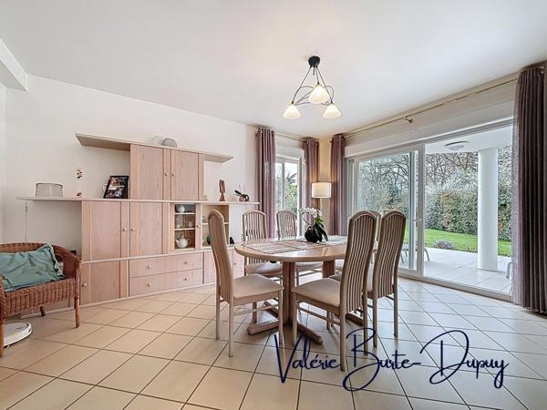 ST DENIS EN VAL, à 15 min d'Orléans, Maison de 2003 à vendre 190m2 5 chambres avec jardin arboré de 1800m2, garage attenant, dépendances